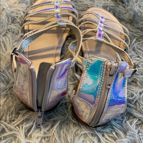 Girls Shiny Metallic Gladiator Sandals 🩵 Size 3, Mermaid Vibes 🧜🏻♀️✨ - Picture 3 of 3
